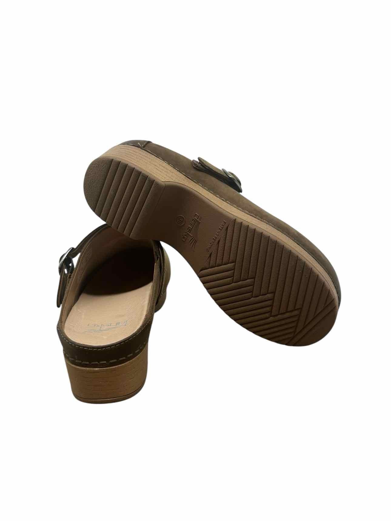 Dansko Berry Clog Brown Shoe Size 8 **NEW**