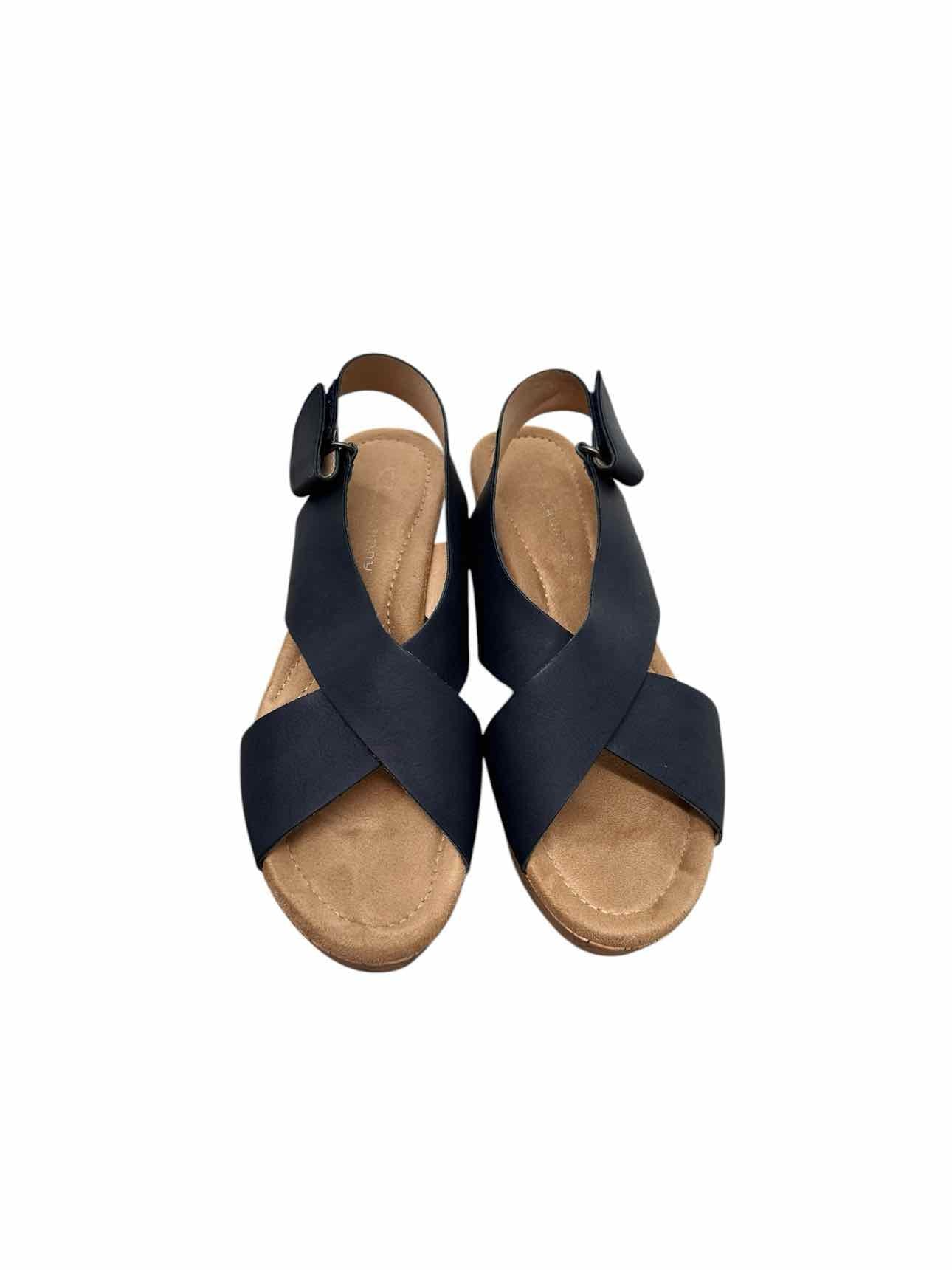 CL By Laundry Navy Shoe Size 9 Sandals