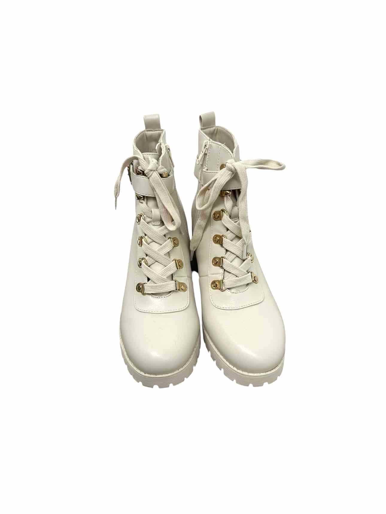 Wild Pair White Shoe Size 8.5 Bootie