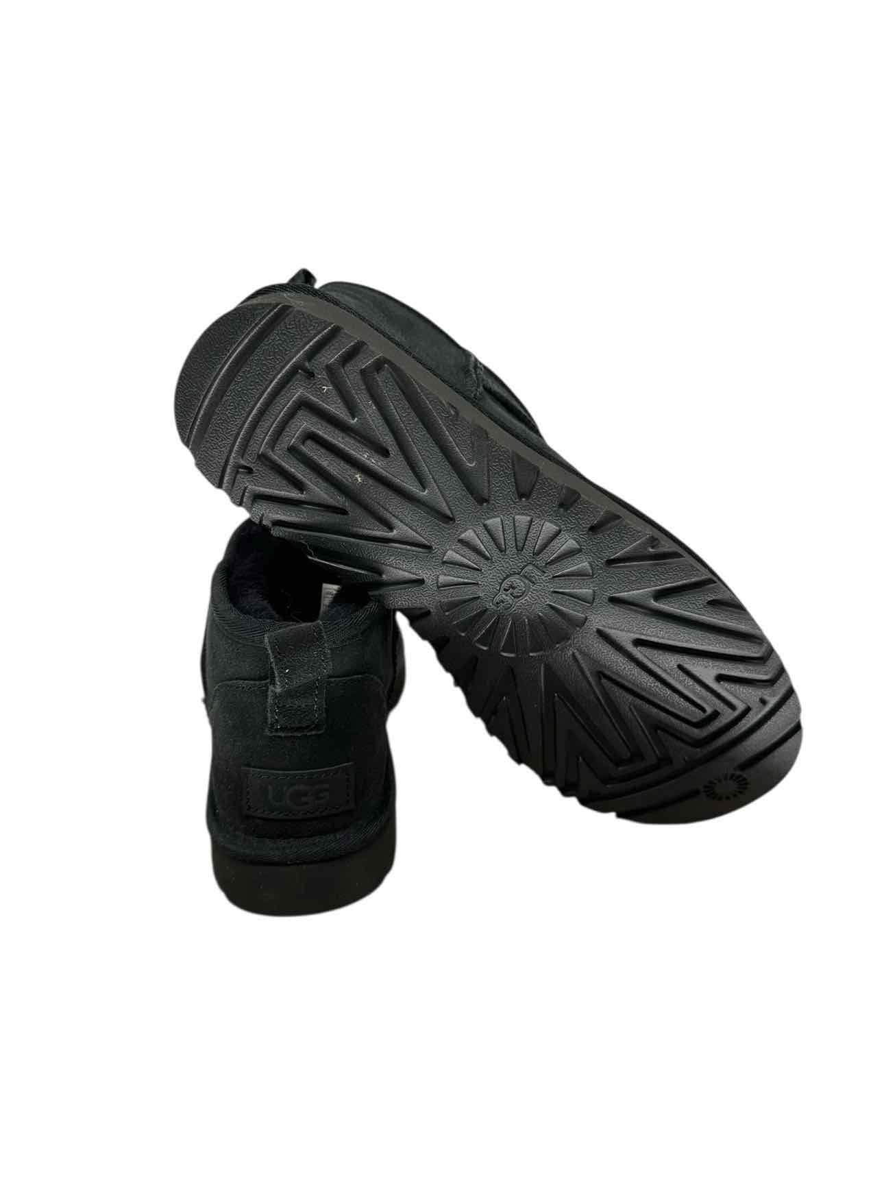Ugg Black Ultra Mini Boots Shoe Size 9 **NEW**