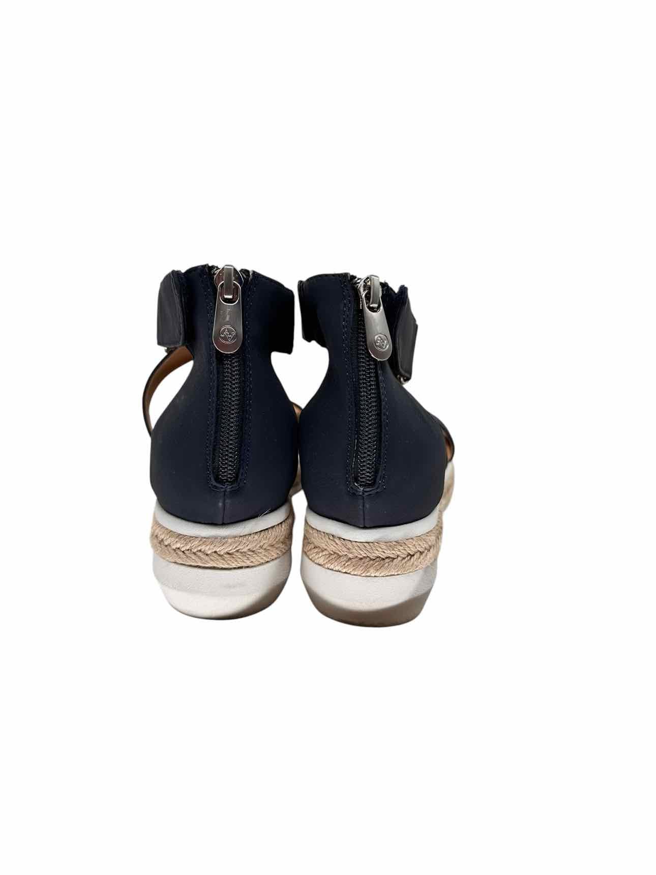 Adrienne Vittadini Navy Shoe Size 7.5 Sandals