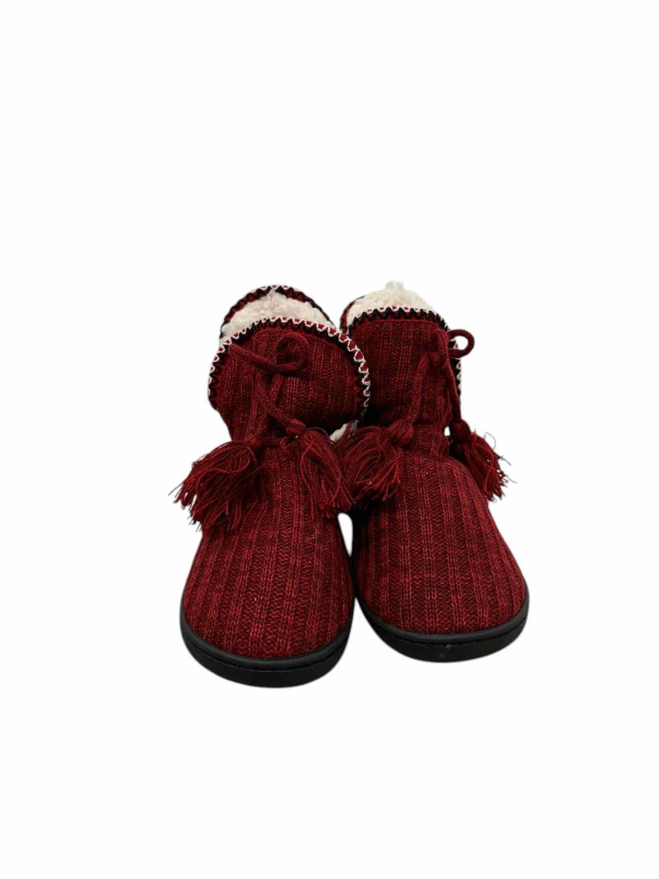 Muk Luks Red Shoe Size 5-6 Slippers **NEW**