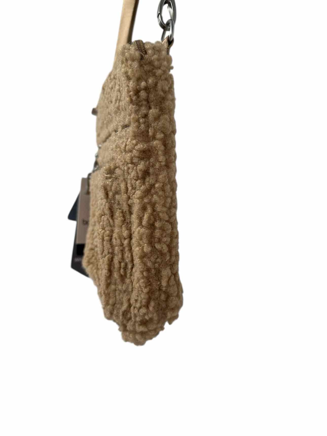 Baggallini Modern Pocket Crossbody Beige Sherpa  **NEW**