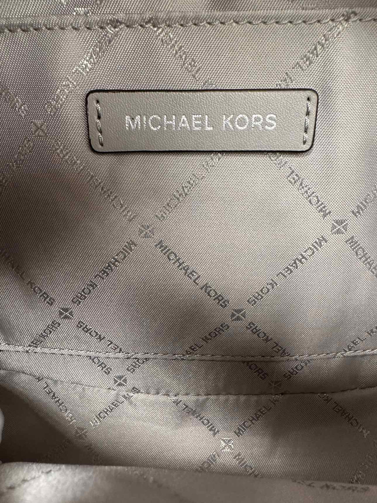 Michael Kors Maisie Large 2-in-1 Sling Pack