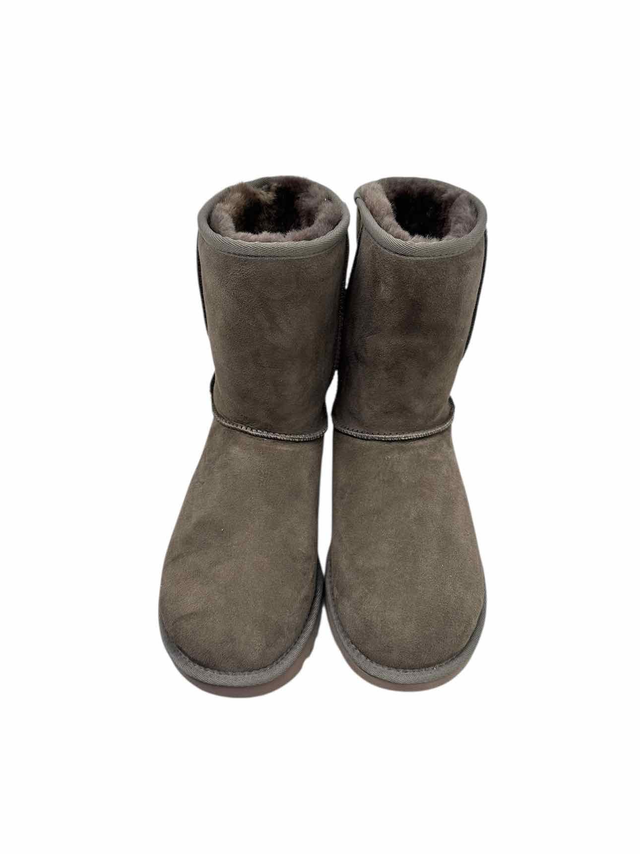 Ugg Classic Short II Brown Boots Shoe Size 9  **NEW**