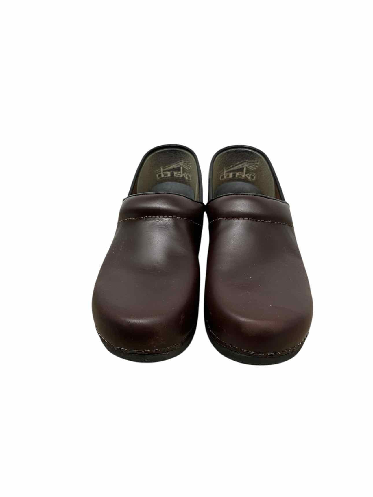 Dansko XP 2.0 Brown Clogs Shoe Size 7.5