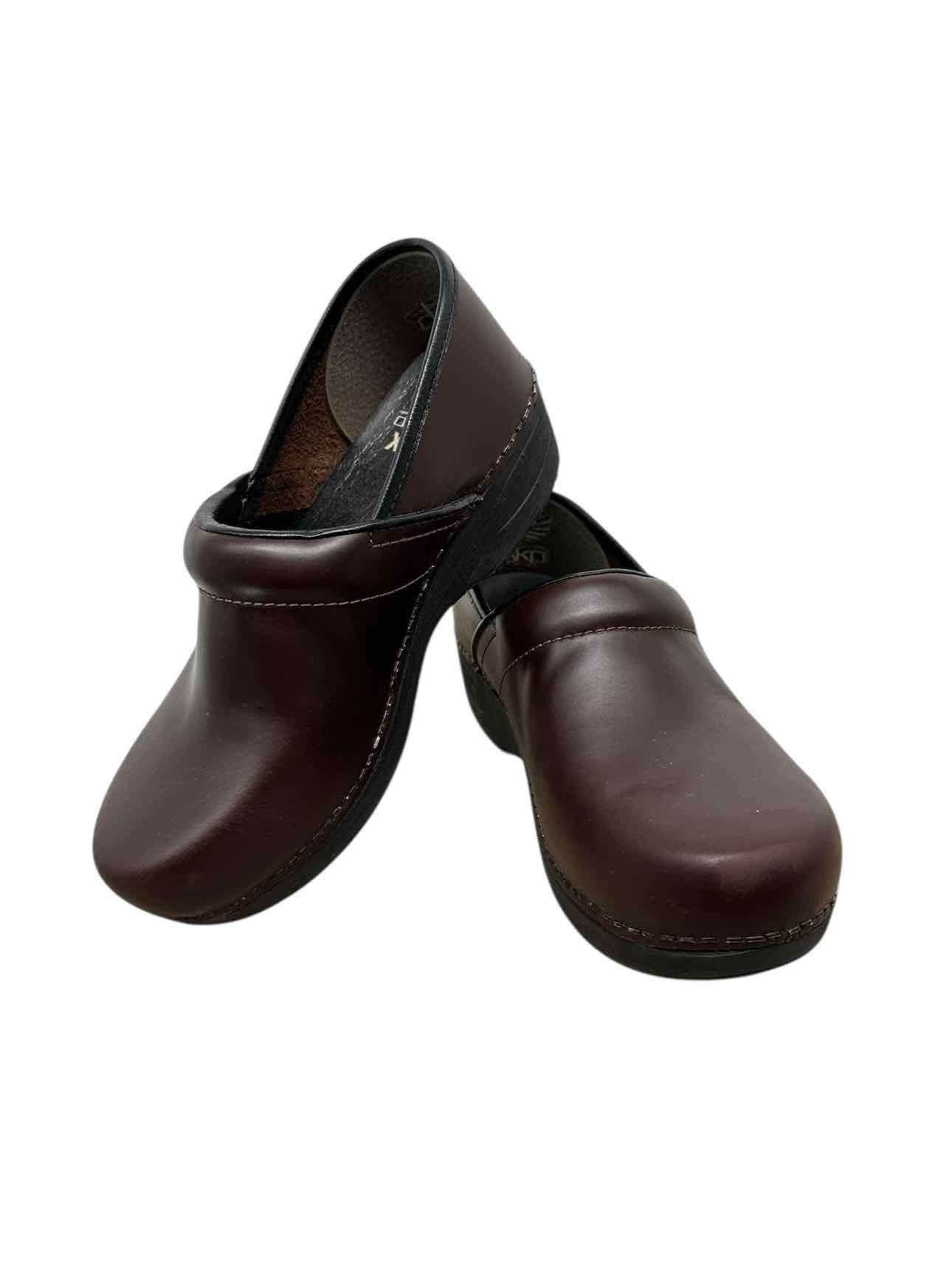 Dansko XP 2.0 Brown Clogs Shoe Size 7.5