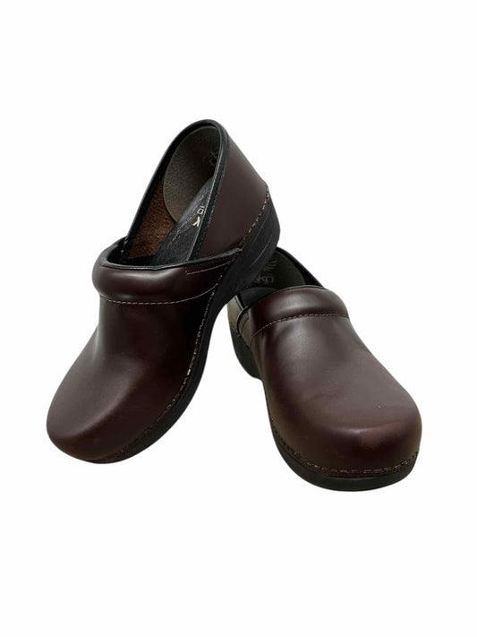 Dansko Brown Shoe Size 7.5 Clogs