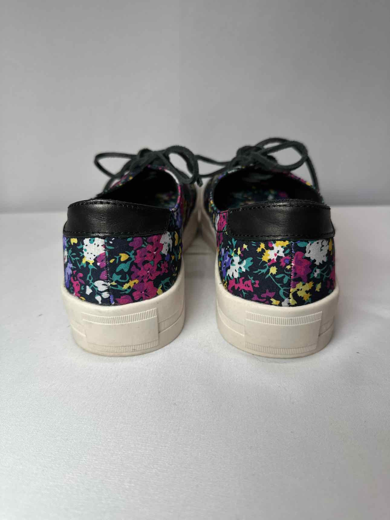 Kensie  Floral Sneakers